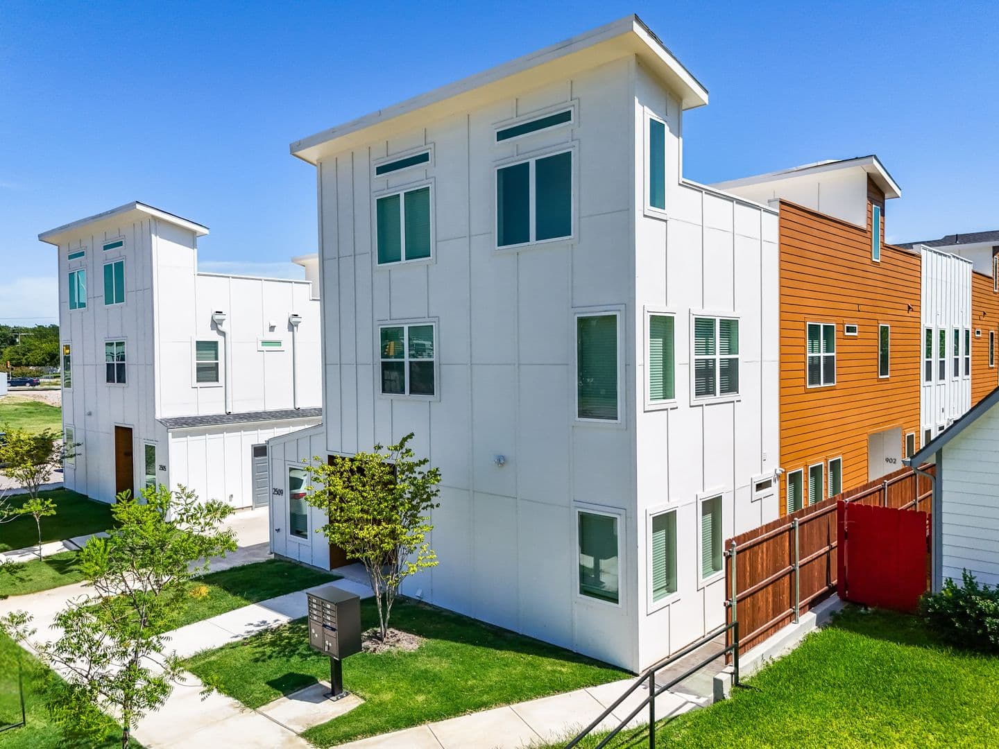 Fort Worth Apartment: 2509 Benbrook Blvd