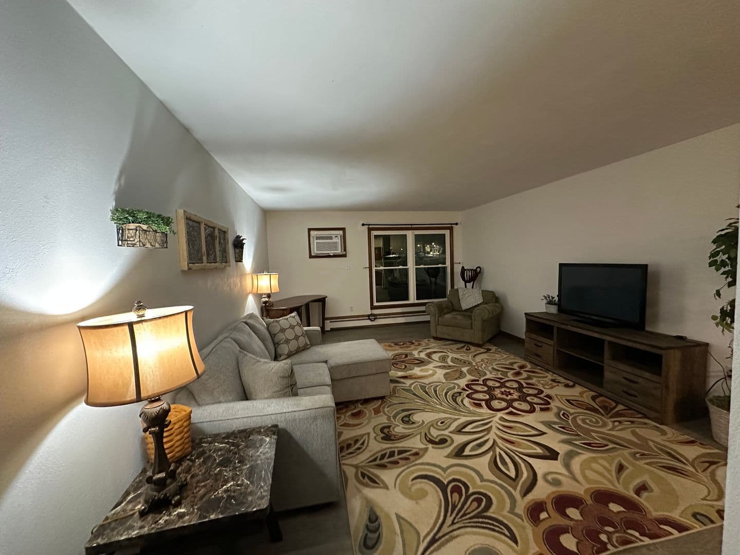 Rock Island Apartment: 2920-3000 24th St
