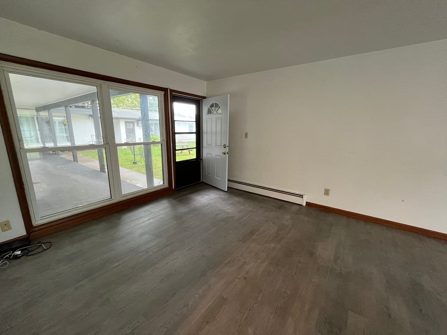 Rock Island Apartment: 2920-3000 24th St