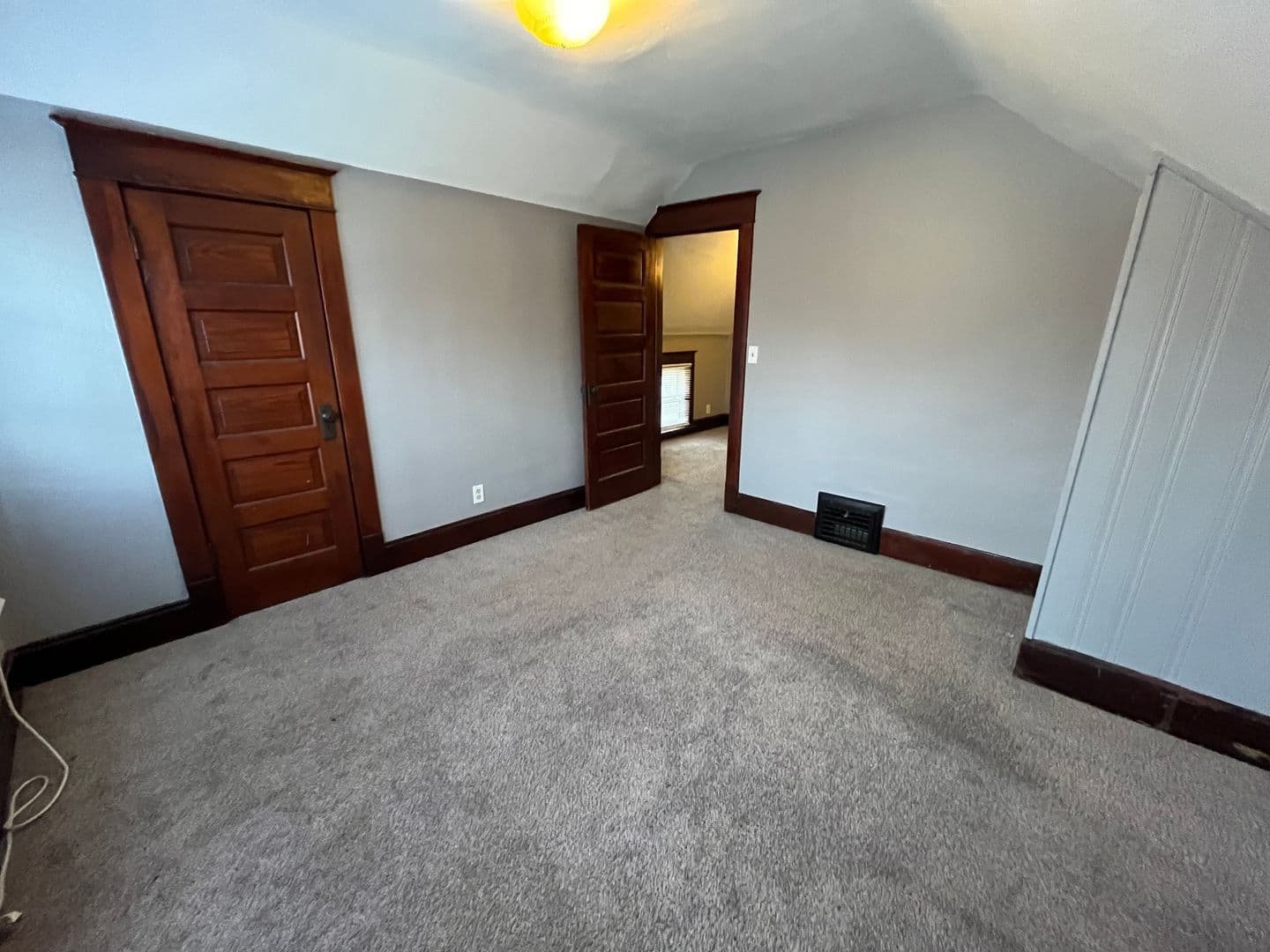 Moline House: 229 14th Ave