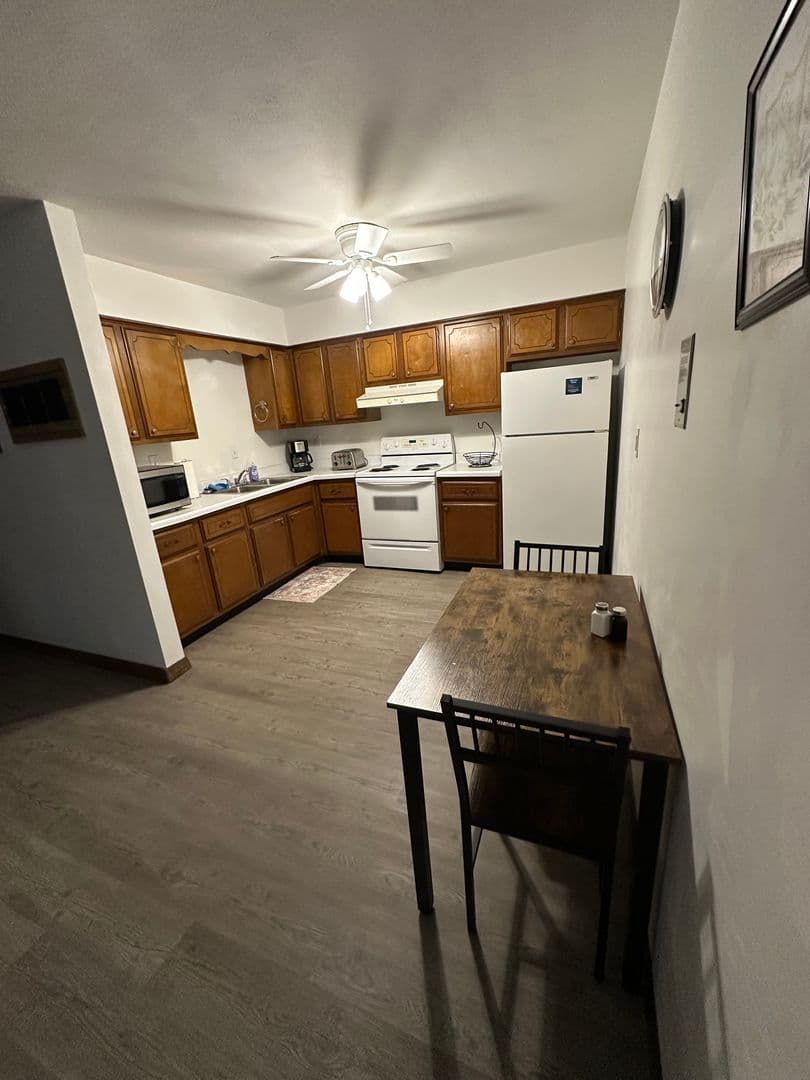 Rock Island Apartment: 2920-3000 24th St
