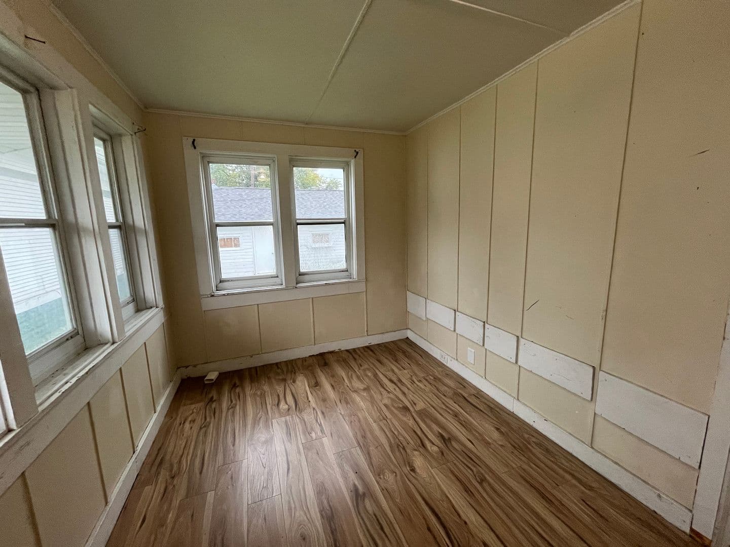 Rock Island Apartment: 1430 32nd St