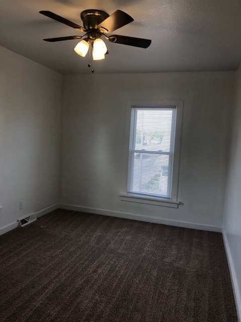 Rock Island Apartment: 1104 18-1/2 Ave.