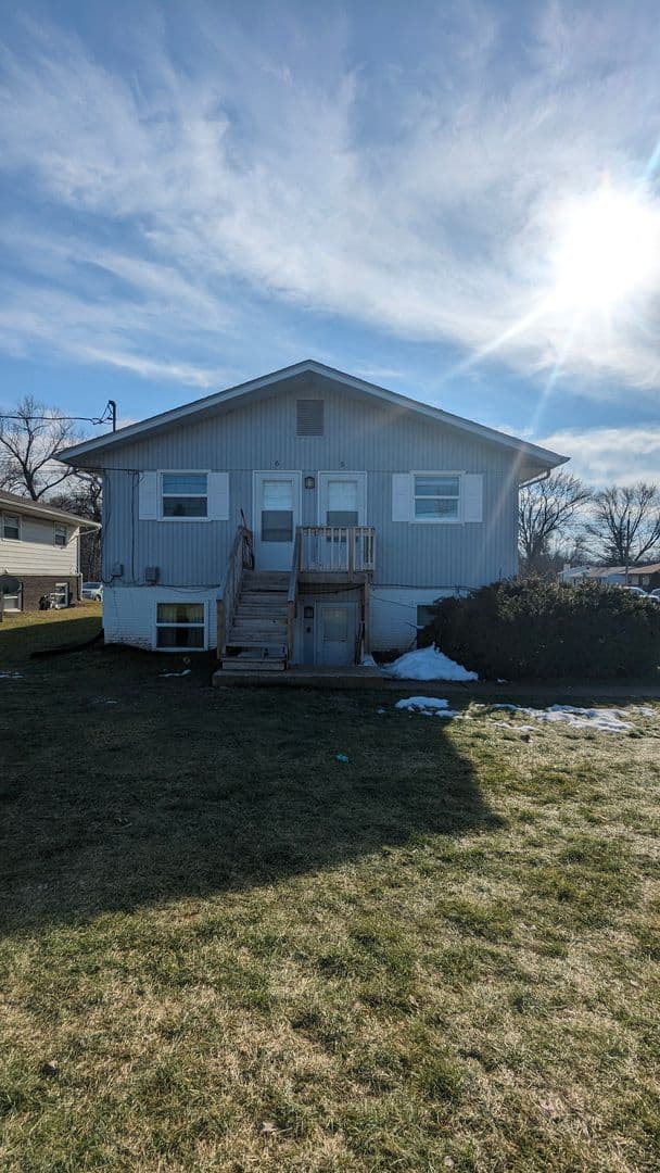 Silvis Apartment: 447 2nd Ave D