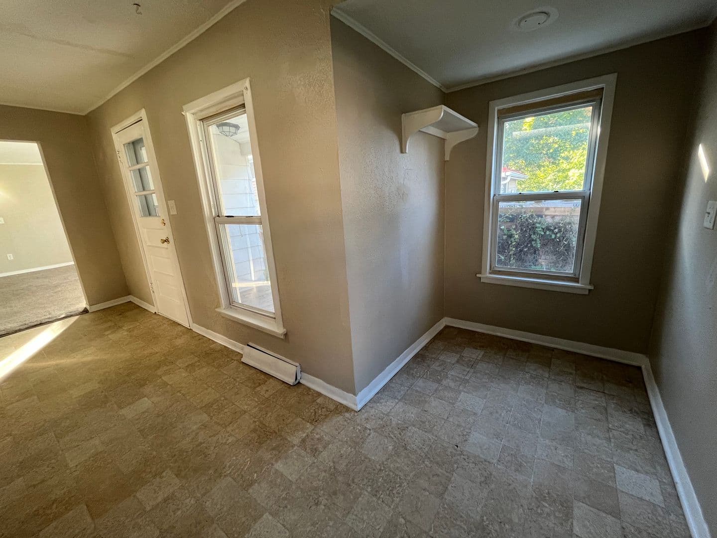 Moline Apartment: 1115 17th St