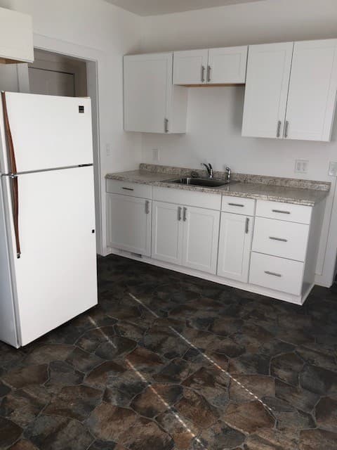 Rock Island Apartment: 1104 18-1/2 Ave.