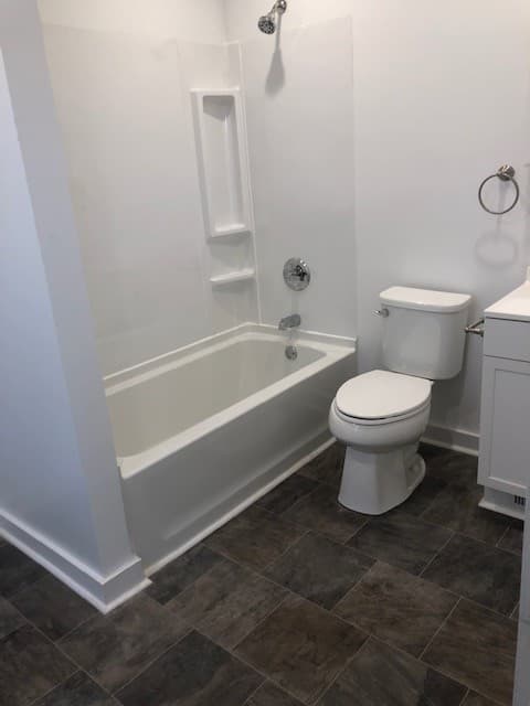 Rock Island Apartment: 1104 18-1/2 Ave.
