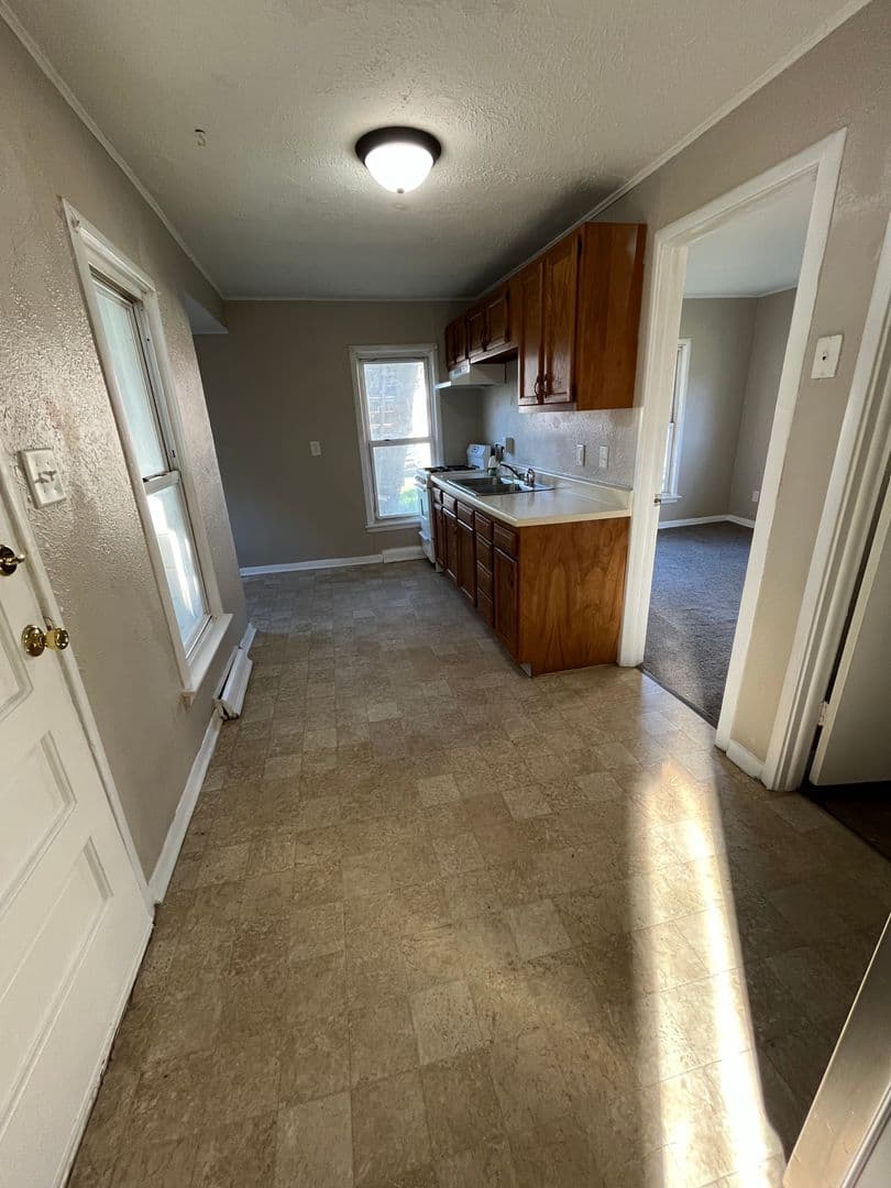 Moline Apartment: 1115 17th St