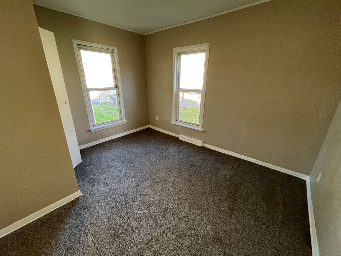 Moline Apartment: 1115 17th St
