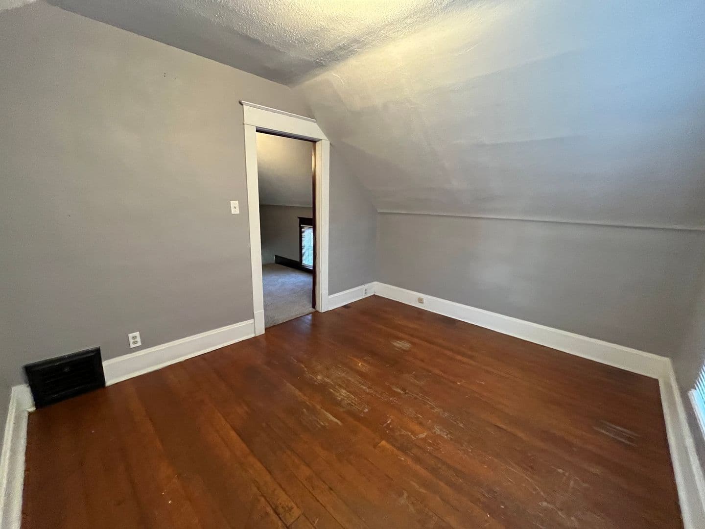 Moline House: 229 14th Ave
