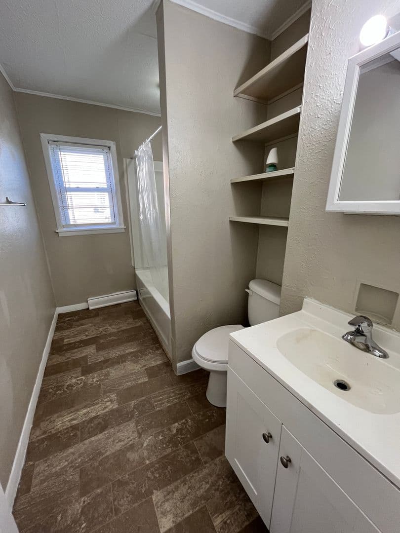Moline Apartment: 1115 17th St