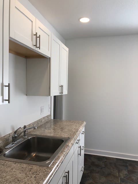 Rock Island Apartment: 1104 18-1/2 Ave.