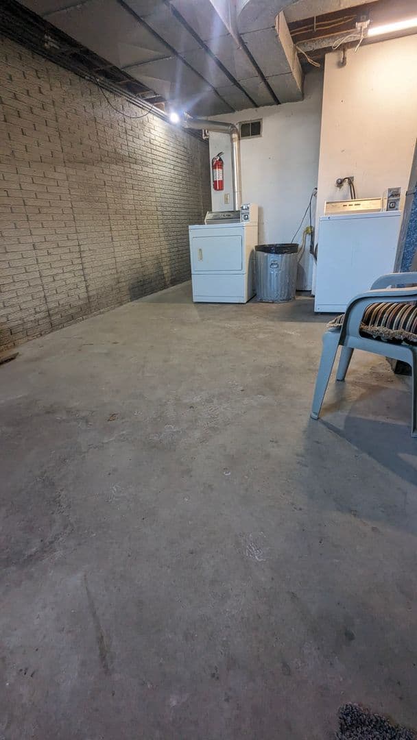 Silvis Apartment: 447 2nd Ave D