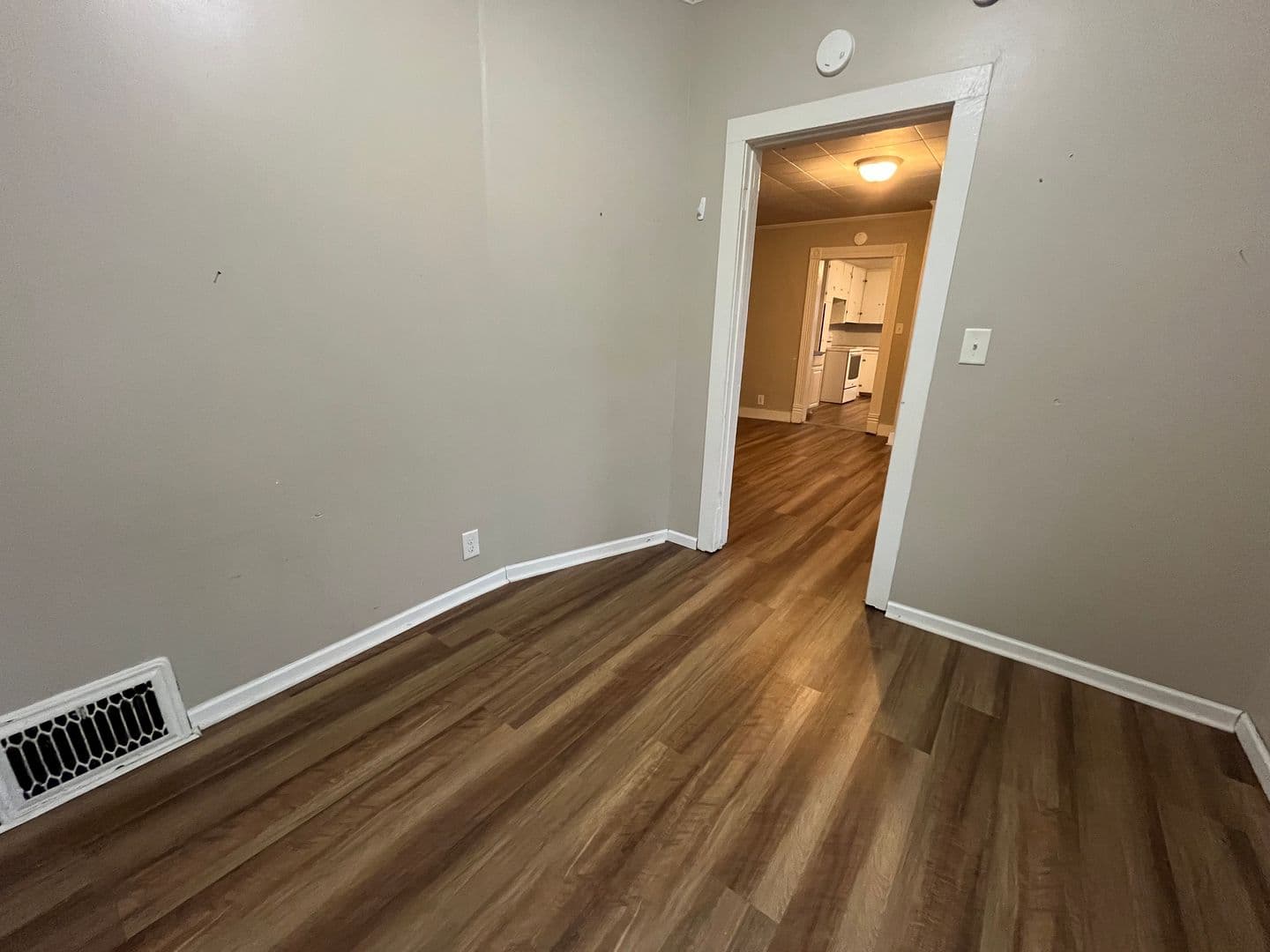 Rock Island Apartment: 1430 32nd St