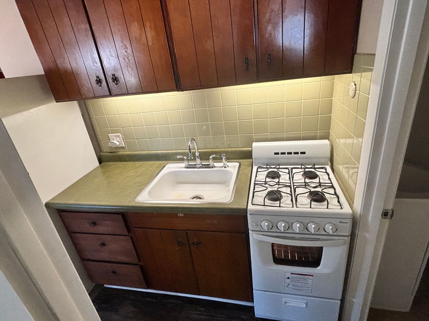 Silvis Apartment: 447 2nd Ave D