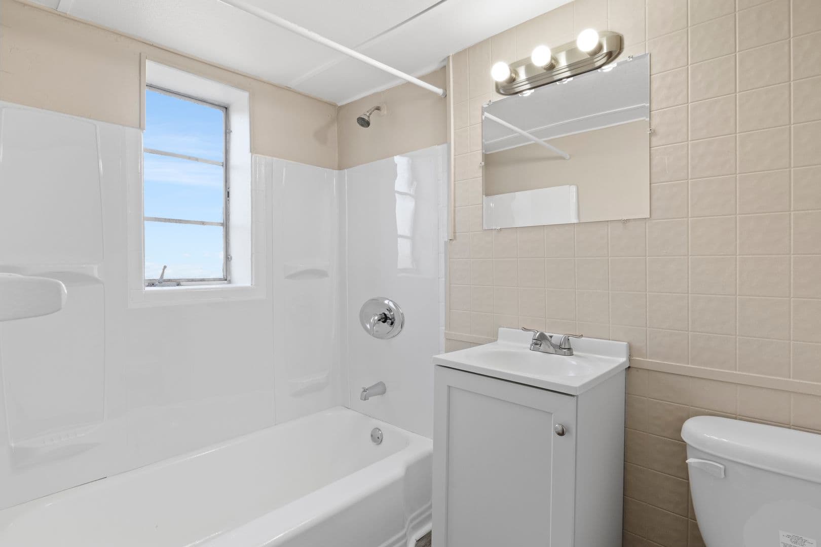 Dayton Apartment: 617 W. Riverview Ave.