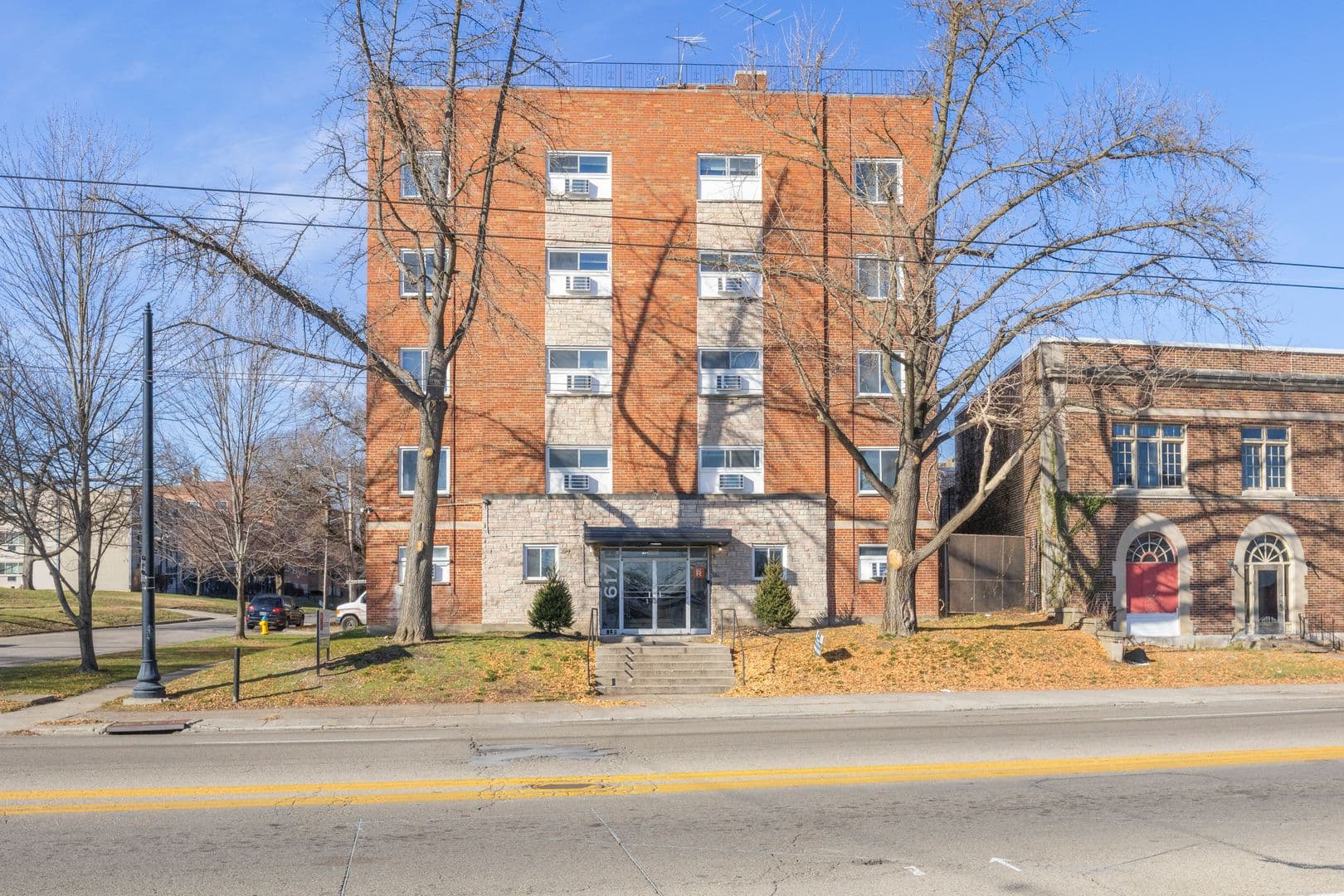 Dayton Apartment: 617 W. Riverview Ave.