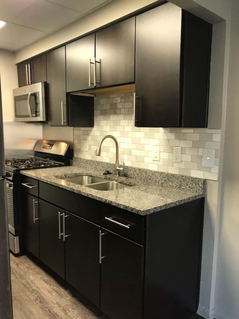 Dayton Apartment: 51 Grafton Ave