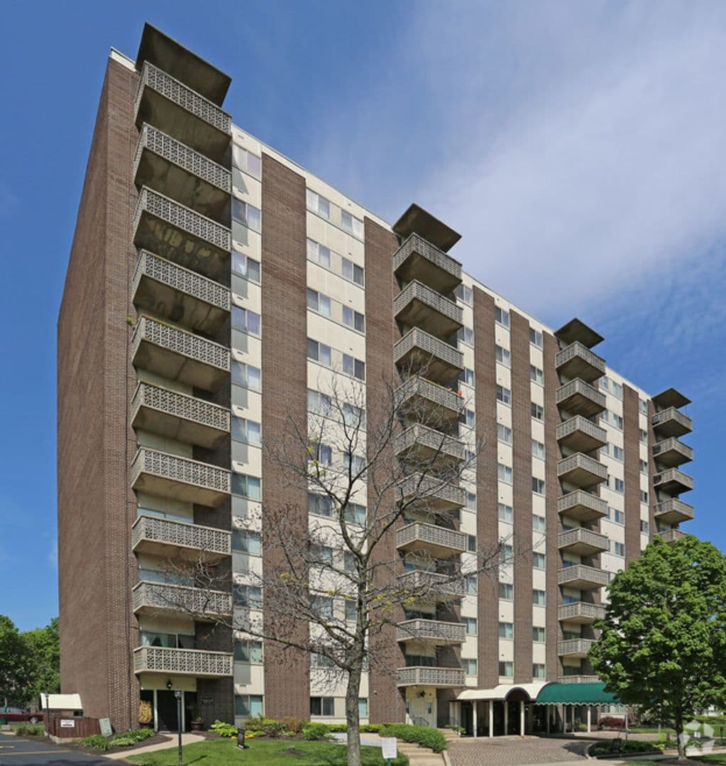 Dayton Apartment: 531 Belmonte Park North