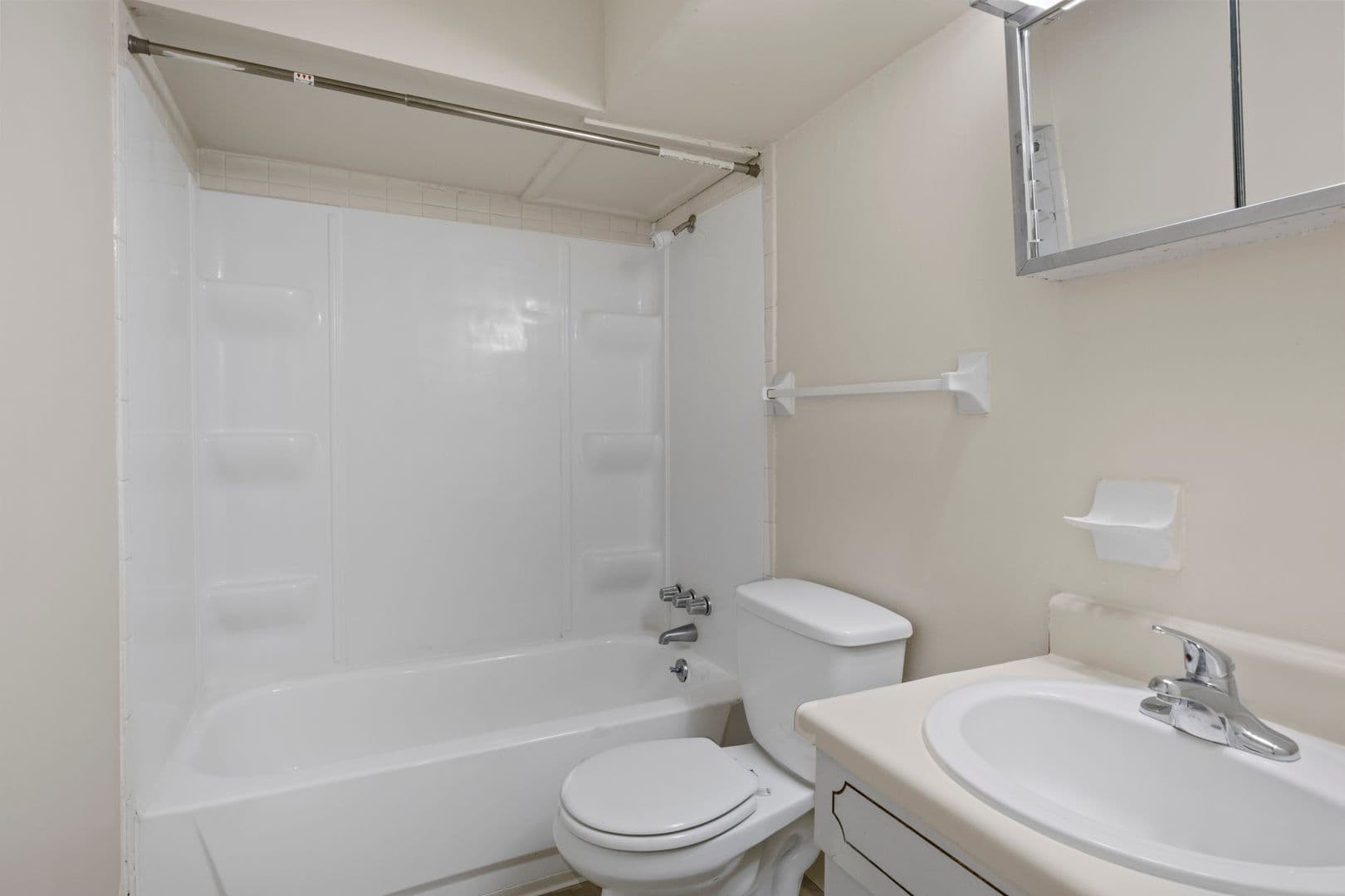 Dayton Apartment: 51 Grafton Ave