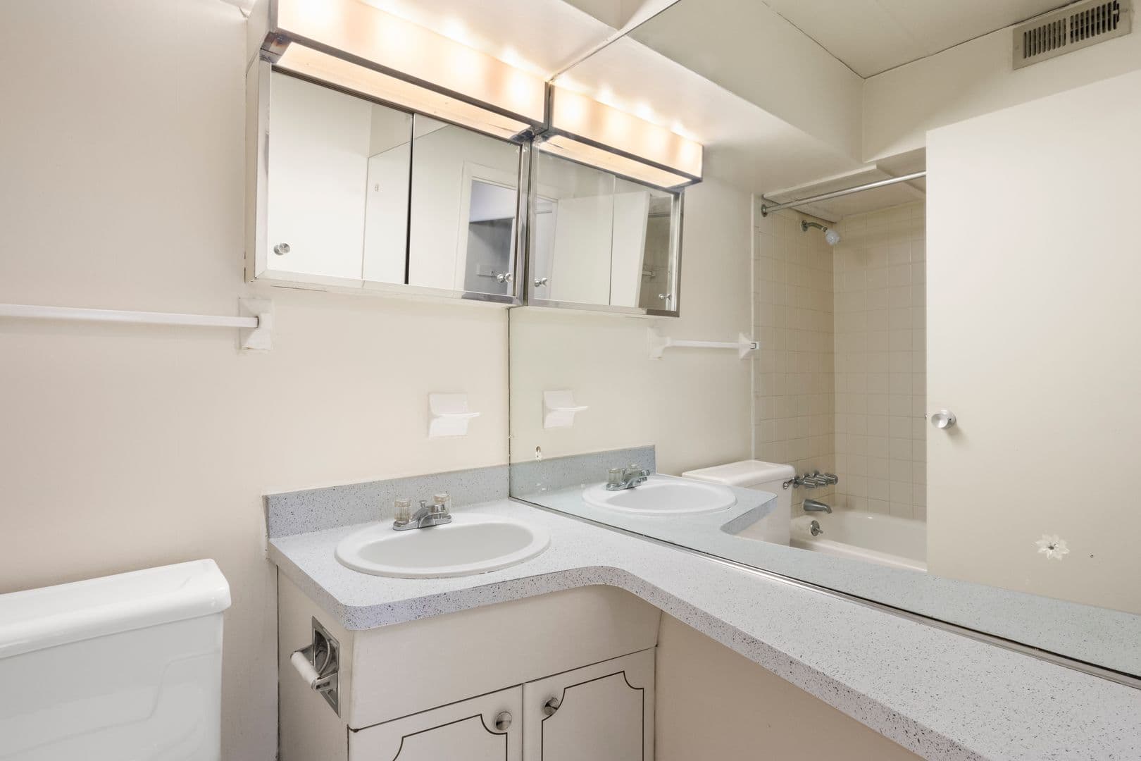 Dayton Apartment: 51 Grafton Ave