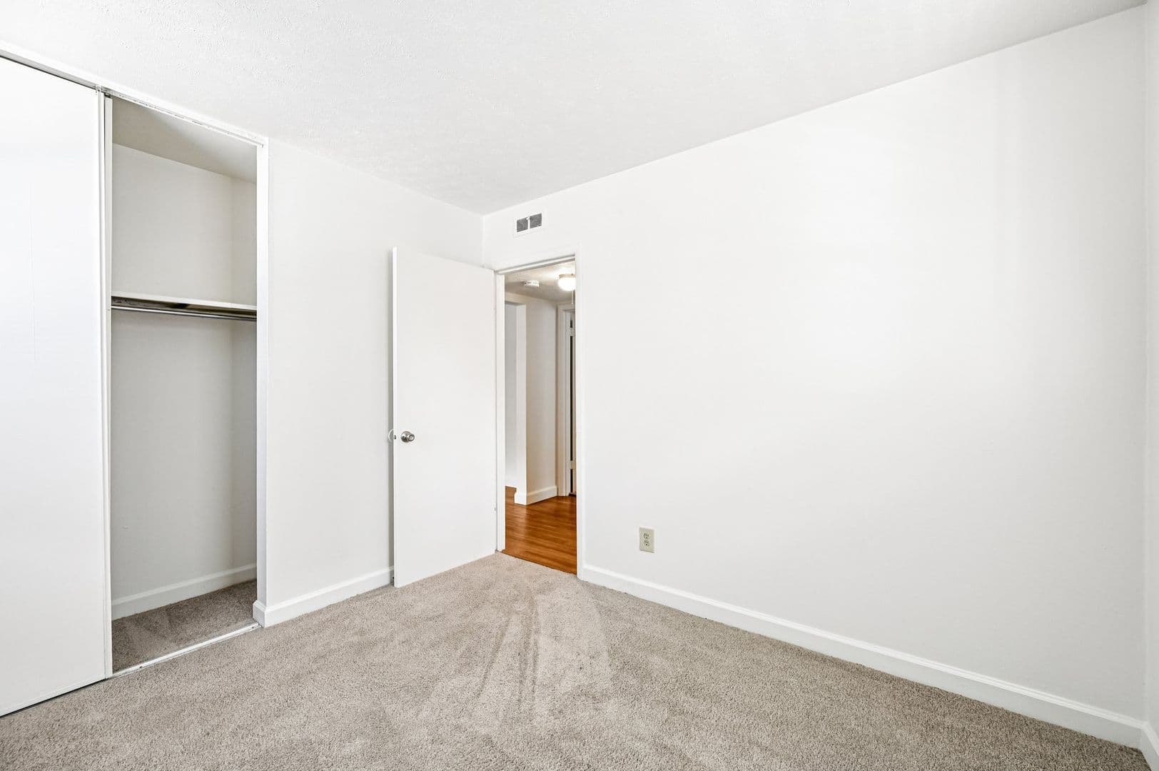 Columbus Apartment: 1738K E. Long St.