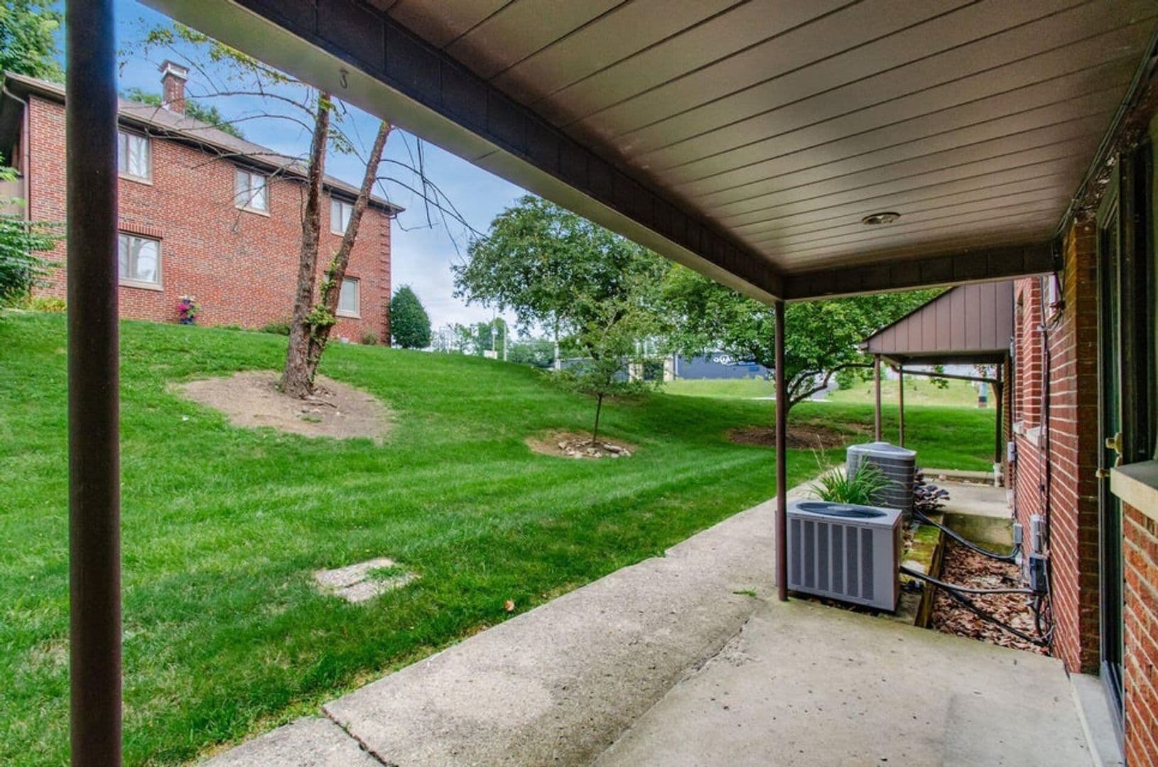 Columbus Townhome: 712 Overbrook Dr.
