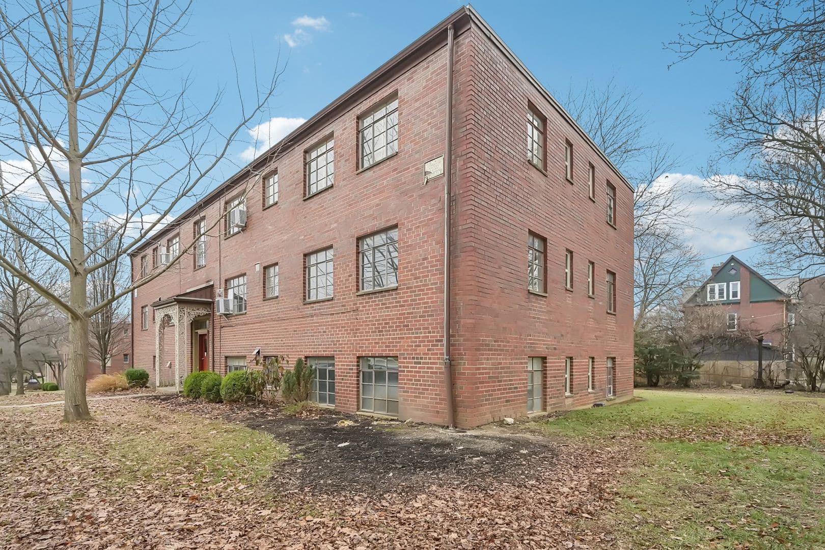 Columbus Apartment: 1750 Clifton Avenue