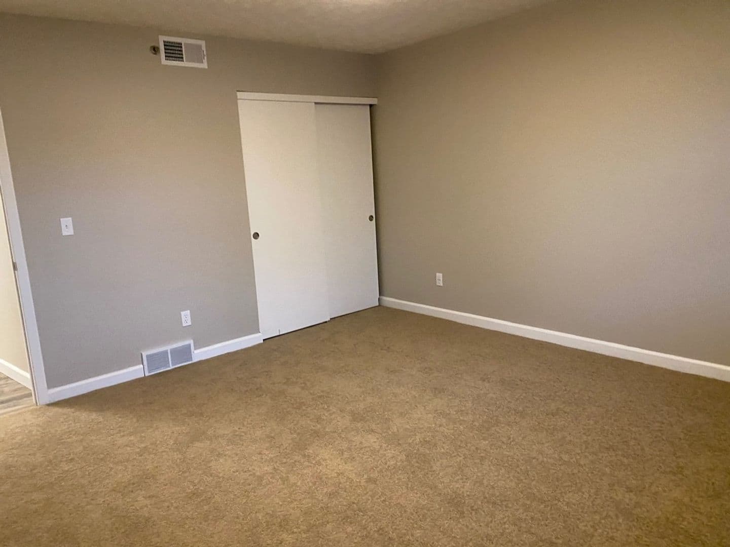 Grandview Heights Apartment: 1571-1619 Roxbury Road