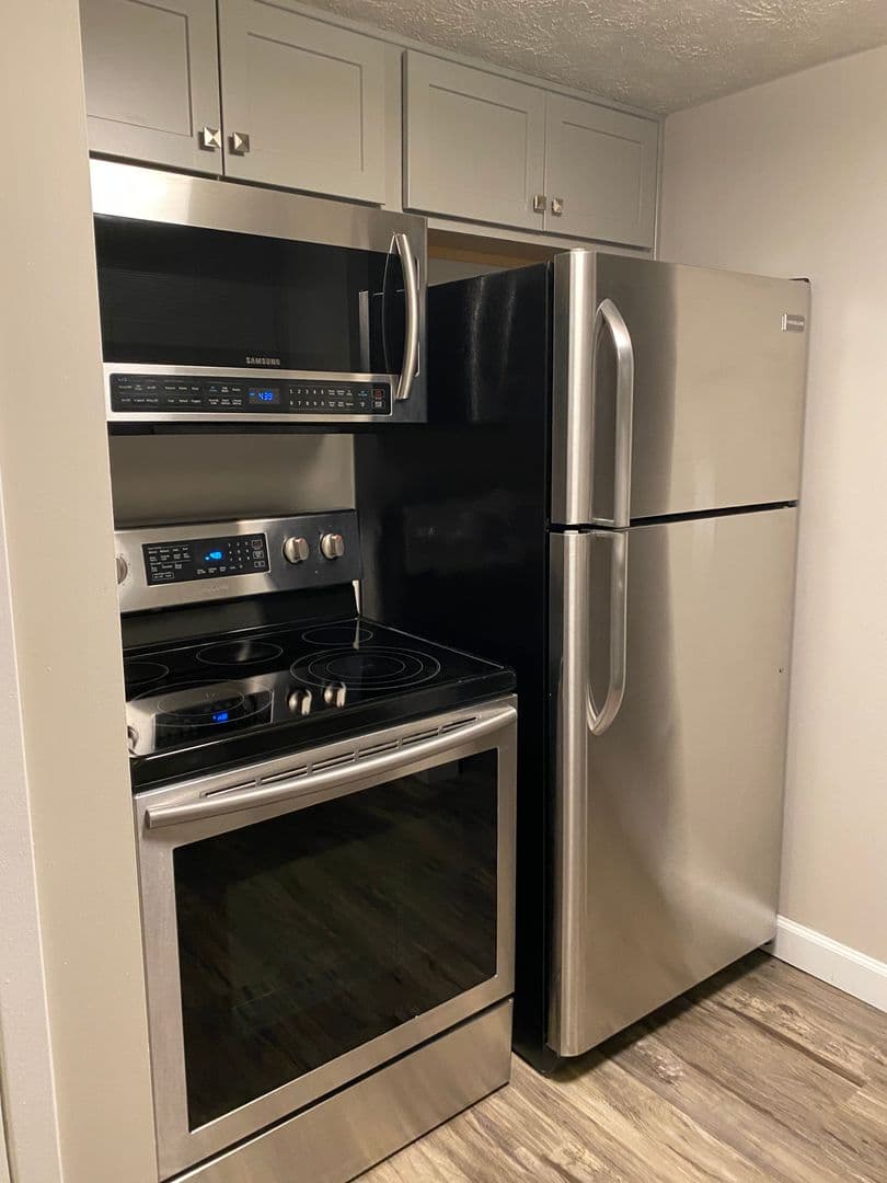 Grandview Heights Apartment: 1571-1619 Roxbury Road