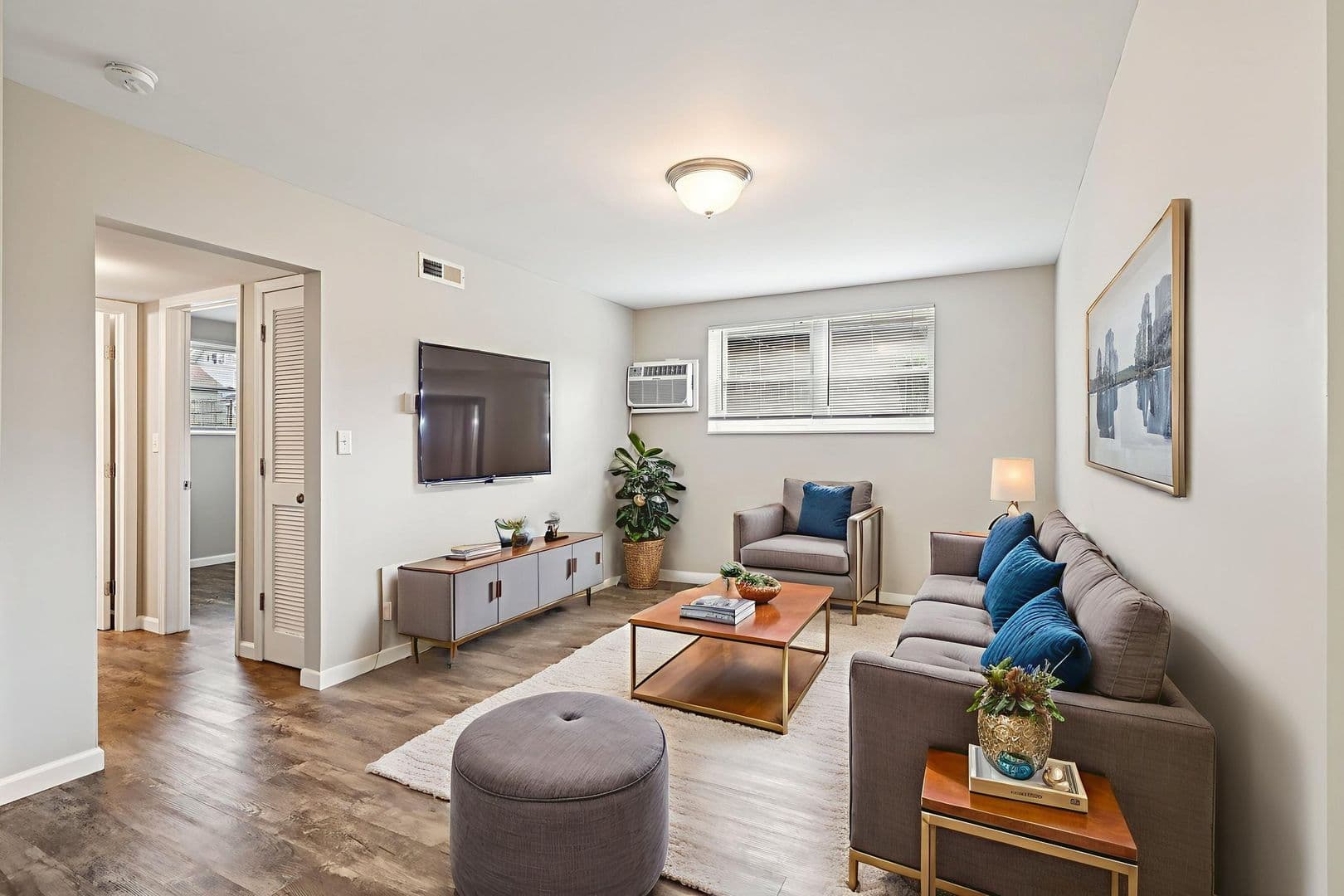 Columbus Apartment: 1738G E. Long St.