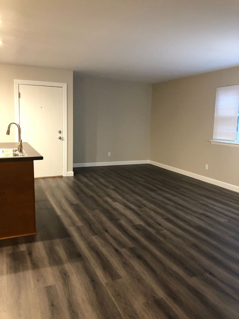 Grandview Heights Apartment: 1571-1619 Roxbury Road