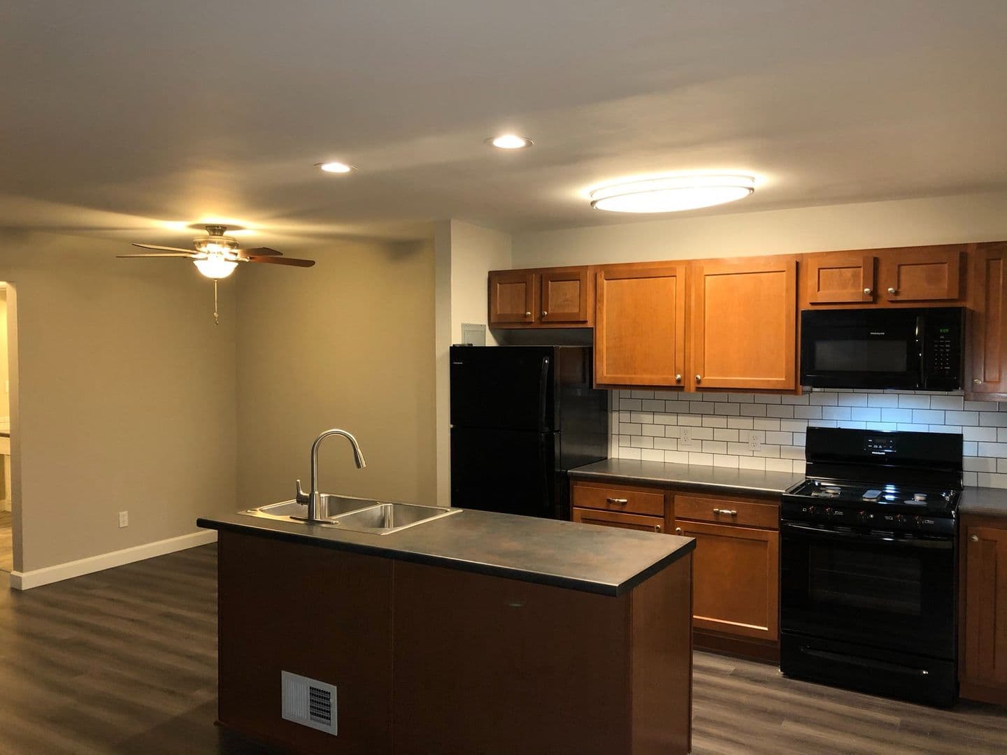 Grandview Heights Apartment: 1571-1619 Roxbury Road