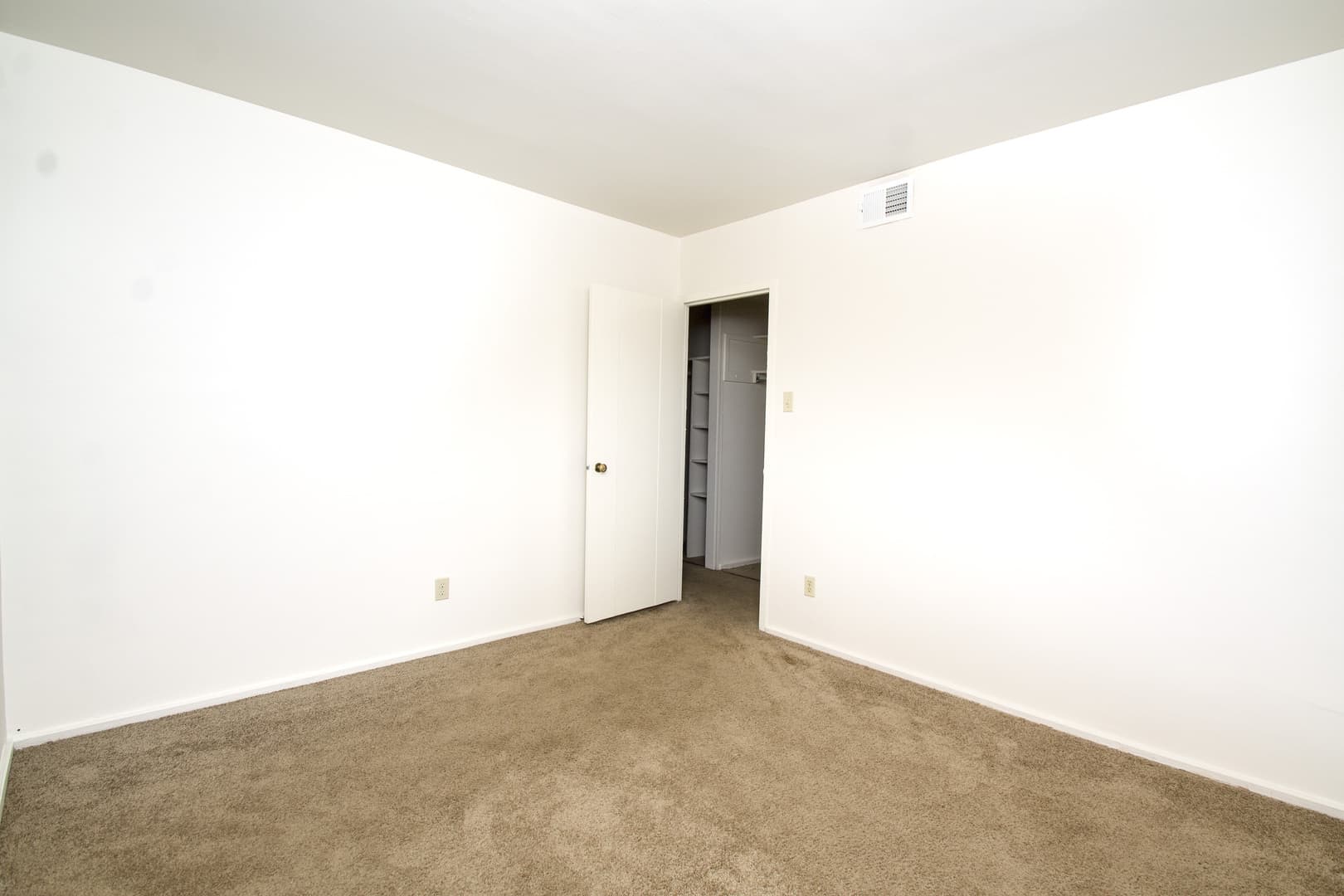 Columbus Apartment: 1750 Clifton Avenue