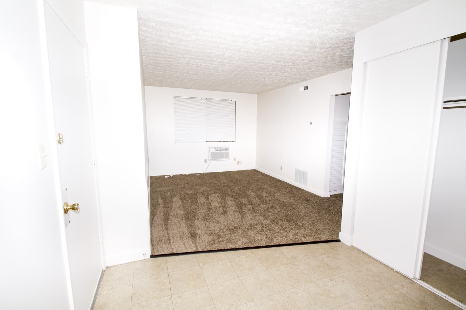 Columbus Apartment: 1738K E. Long St.