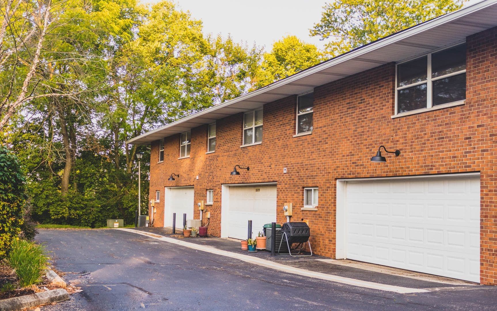 Grandview Heights Apartment: 1571-1619 Roxbury Road