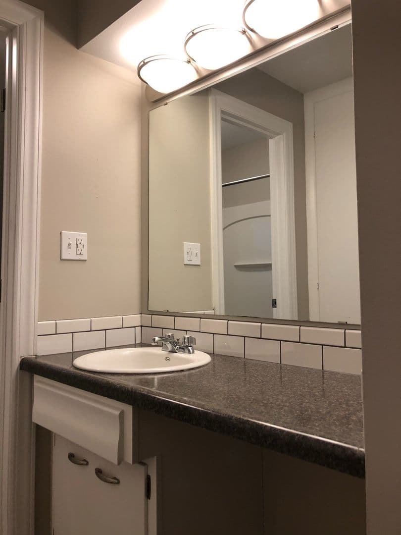 Grandview Heights Apartment: 1571-1619 Roxbury Road