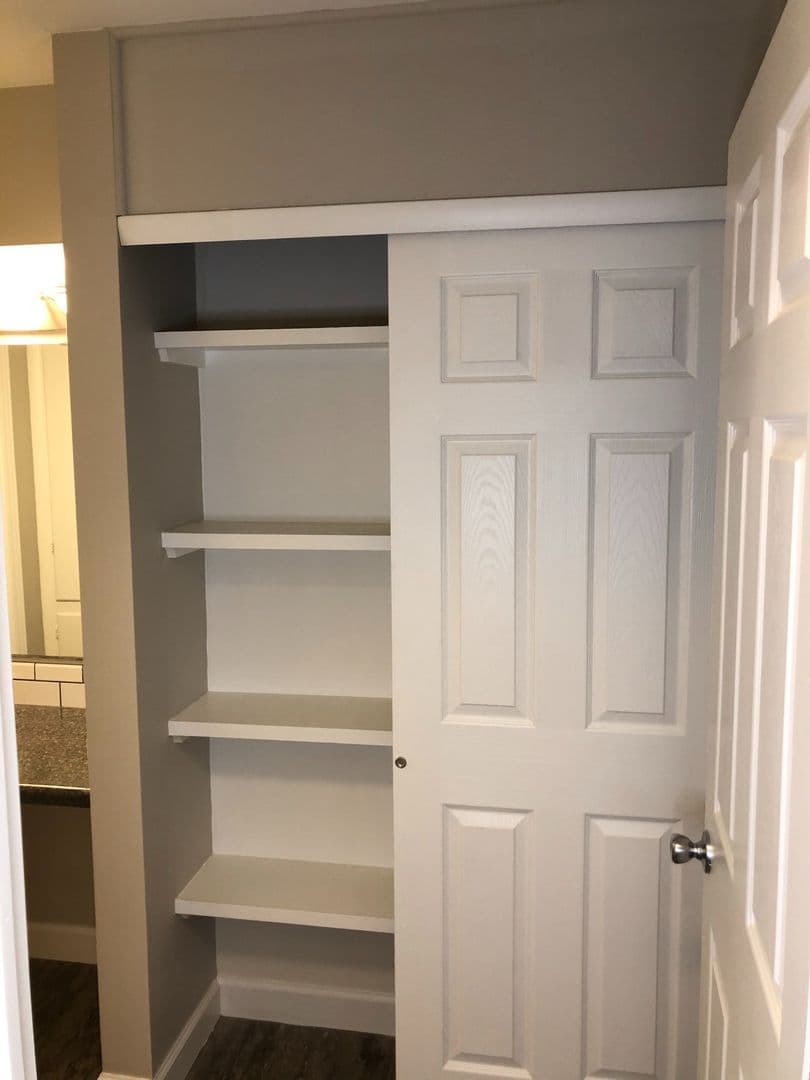 Grandview Heights Apartment: 1571-1619 Roxbury Road