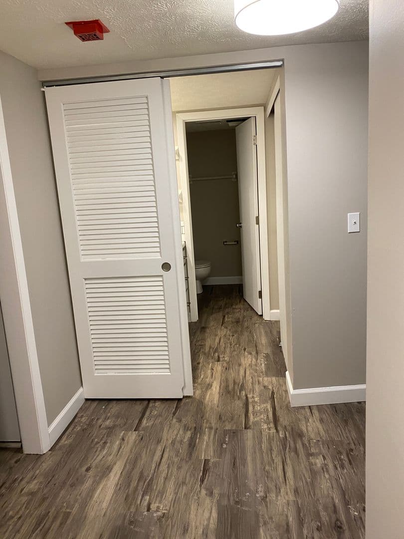 Grandview Heights Apartment: 1571-1619 Roxbury Road
