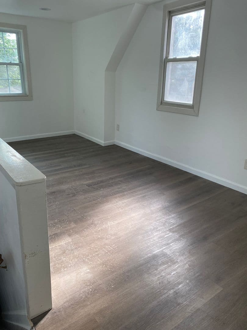 East Patchogue Apartment: 7 Reel St
