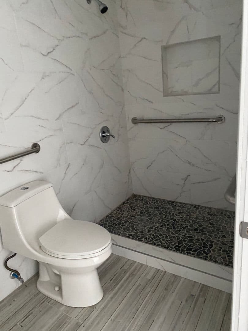 East Patchogue Apartment: 7 Reel St