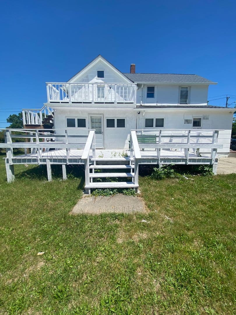 Bellport Apartment: 14 Fuoco Rd