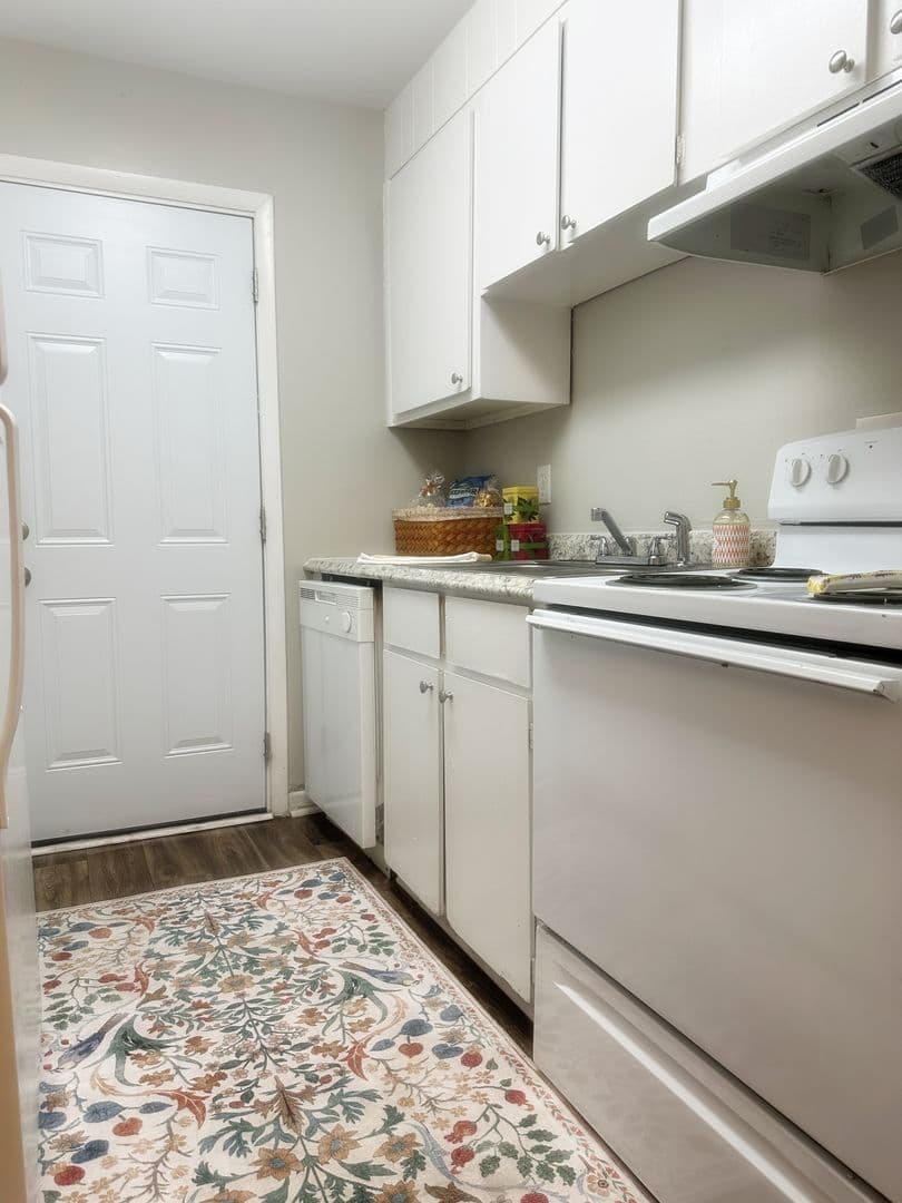 Warner Robins Apartment: 1436 Watson Blvd.