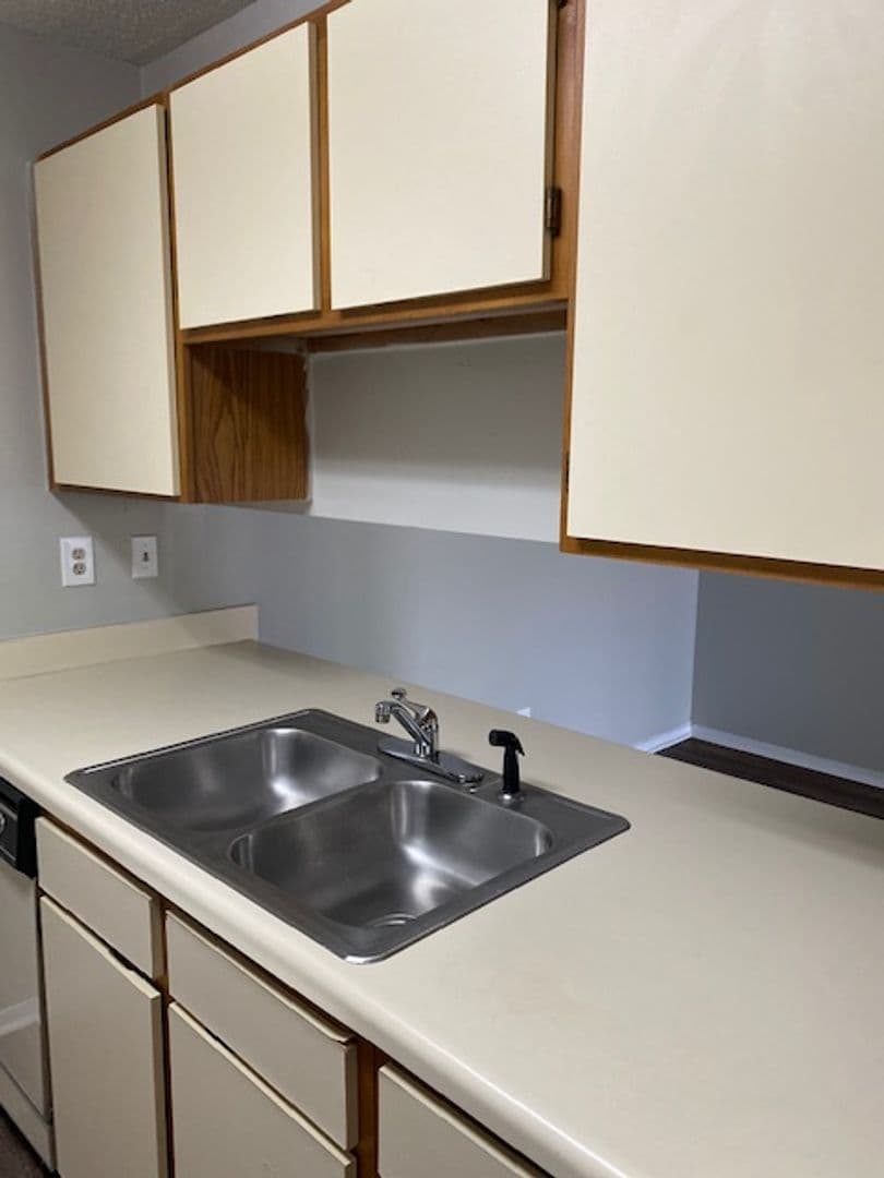 Warner Robins Apartment: 919 Corder Road