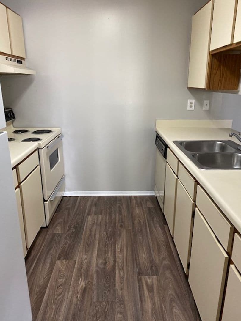 Warner Robins Apartment: 919 Corder Road