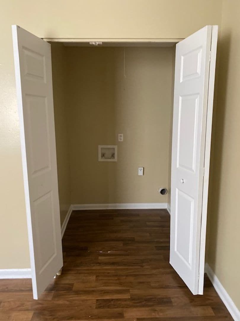 Warner Robins Apartment: 907 Corder Road