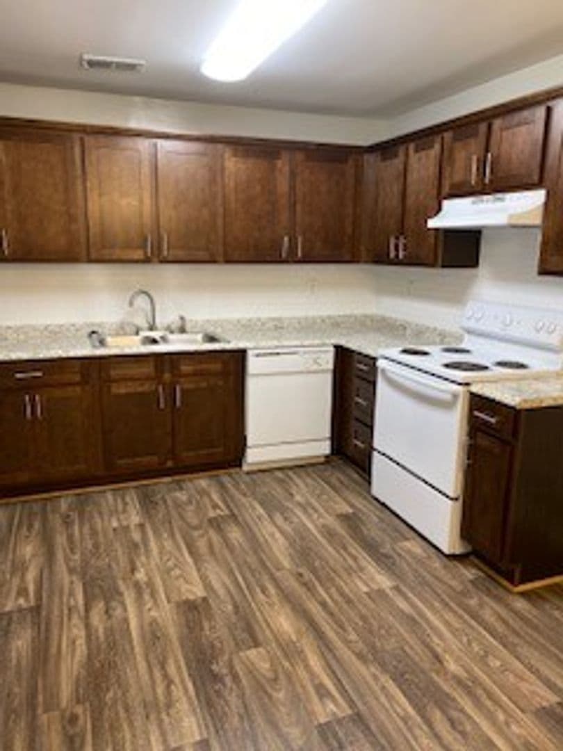 Warner Robins Apartment: 919 Corder Road