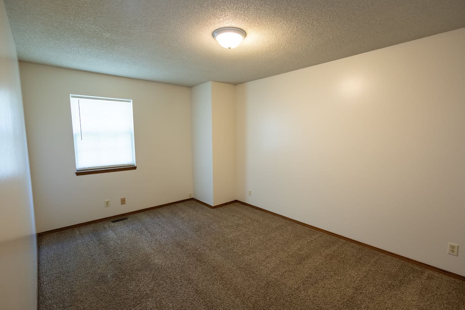 Maize Apartment: 204-206 N Queen Ave