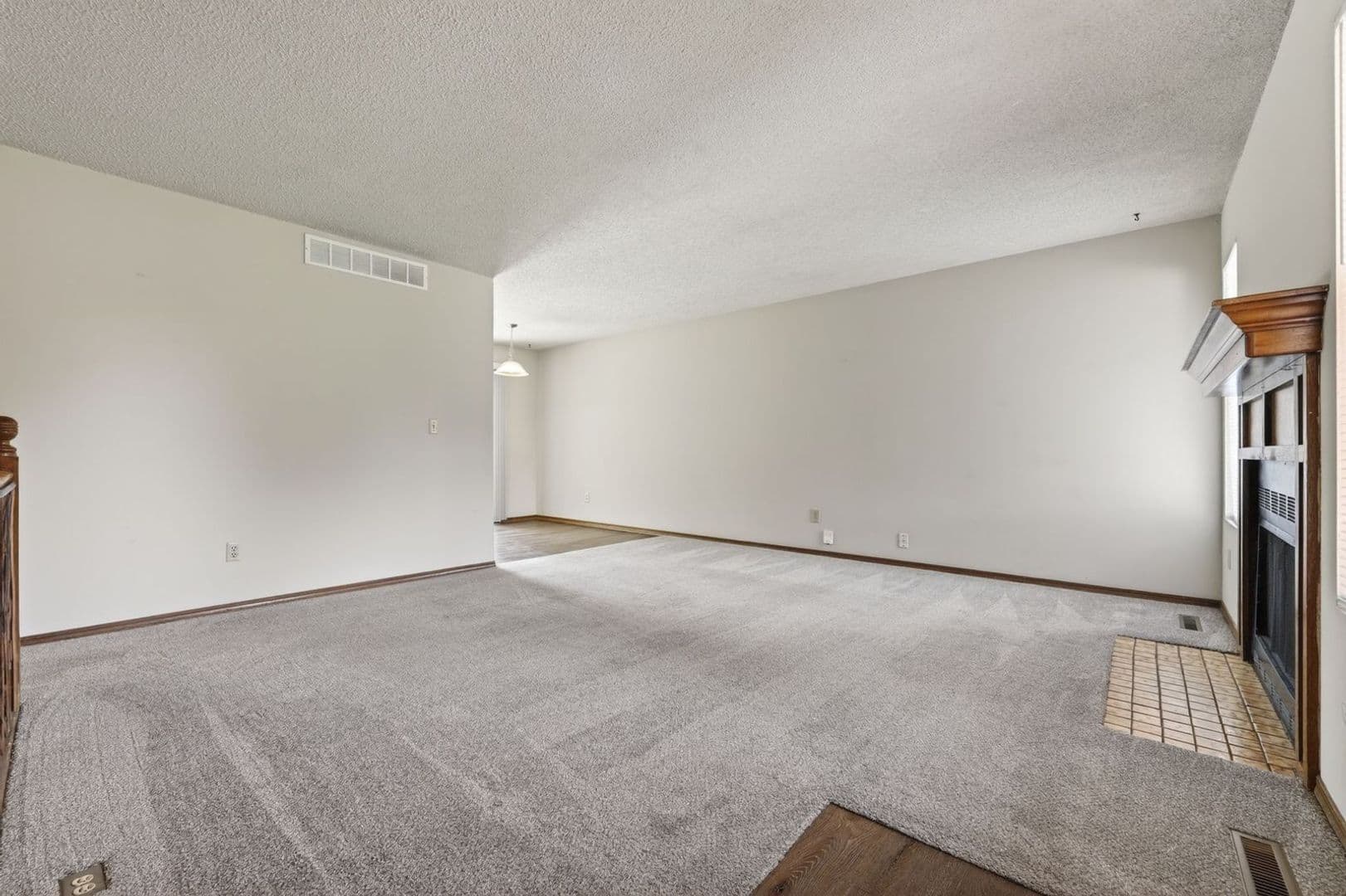 Wichita Apartment: 8432-8434 W Thurman