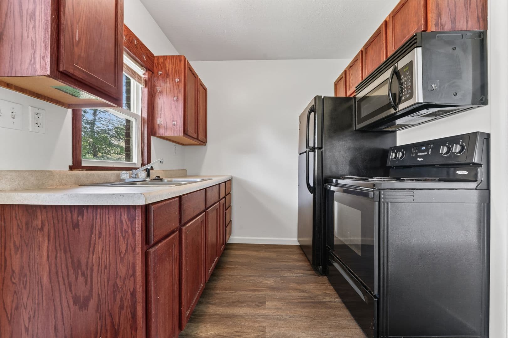 Newton Apartment: 421 SE 11th